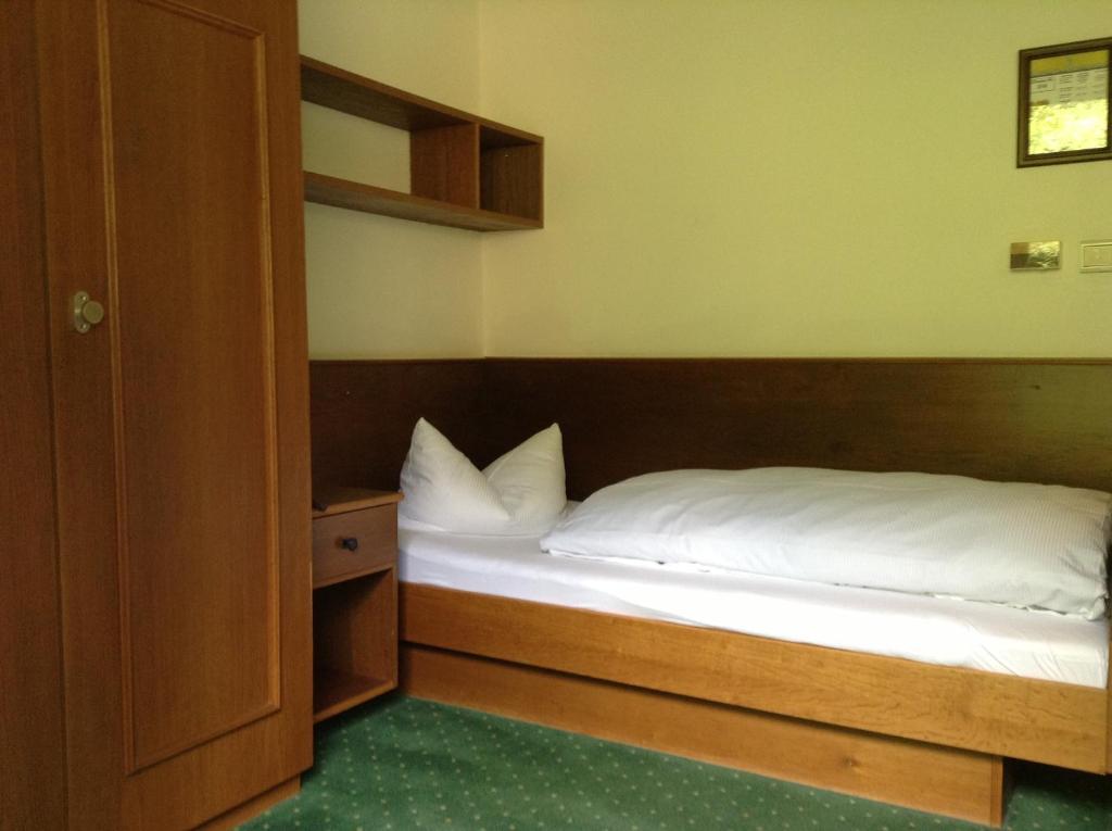 Hotel St. Hubertushof Zell am See Room photo