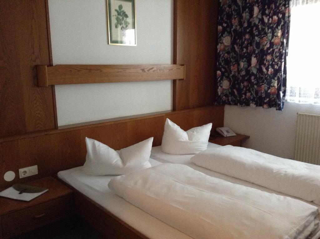 Hotel St. Hubertushof Zell am See Room photo