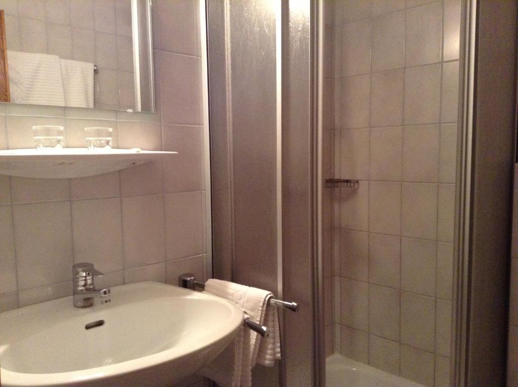 Hotel St. Hubertushof Zell am See Room photo